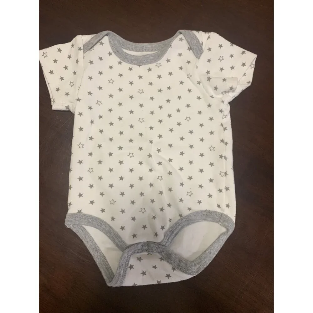 NWT Kiddiezoom 6M Animal Print Bodysuit & Star Print Onesie 6M‎